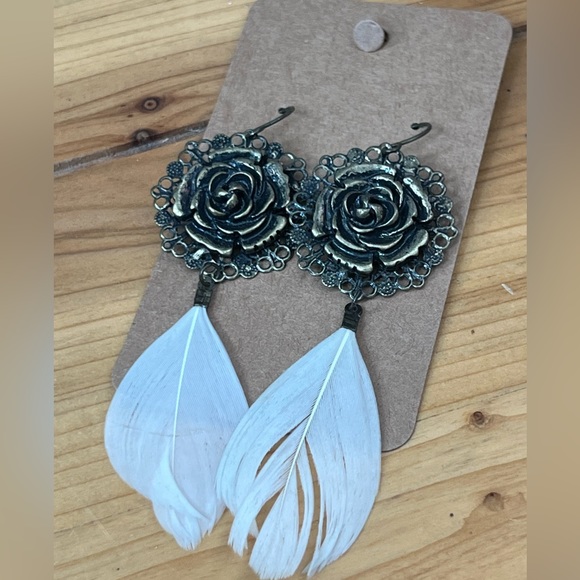 Vintage rose feather earrings - Picture 4 of 4